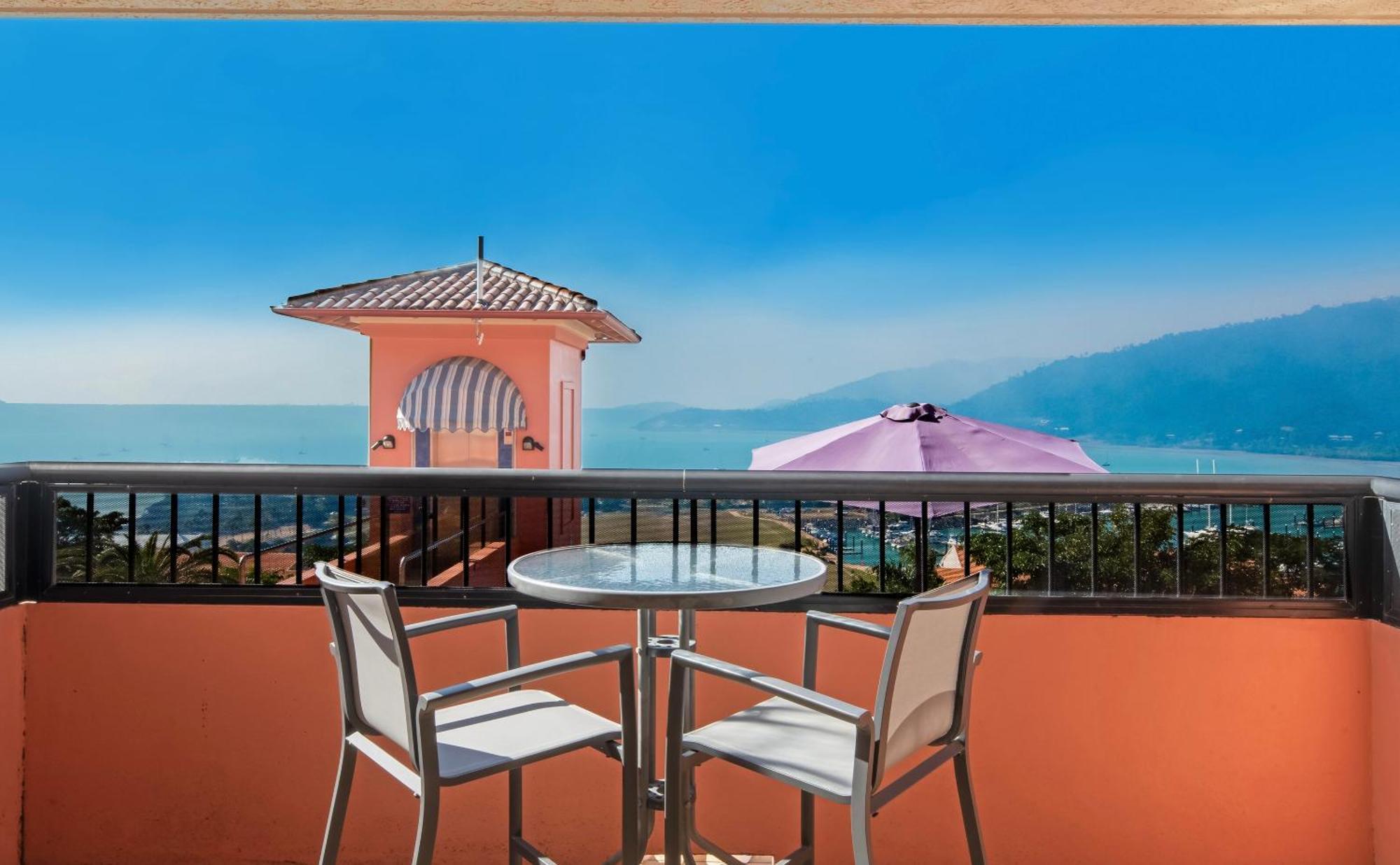 Martinique Whitsunday Resort Airlie Beach Exterior foto